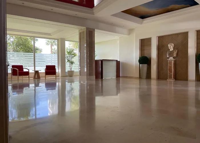 Front Sea View On Marbella's Promenade דירה *