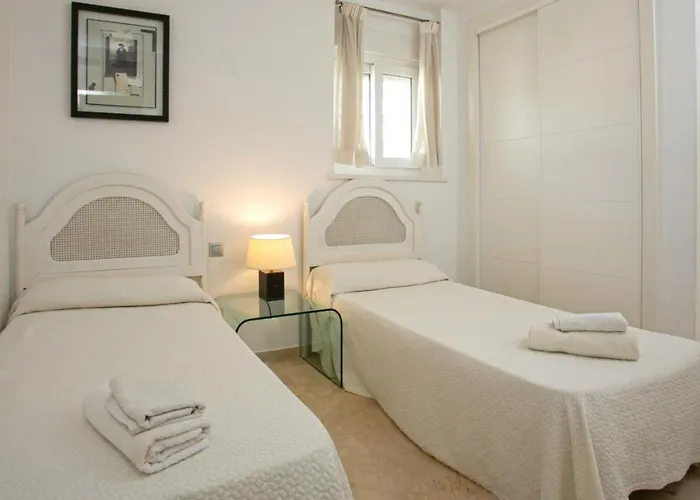 Front Sea View On Marbella's Promenade شقة