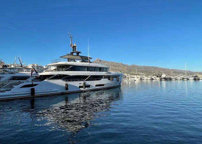 Front Sea View On Marbella's Promenade דירה